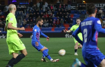El Eldense duerme l&iacute;der tras empatar ante el Amorebieta (1-1)
