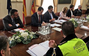 La Polic&iacute;a Nacional y Local de Elda y Petrer se unen contra la violencia machista