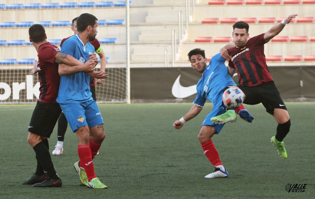 El Eldense aplaza el ascenso El Eldense aplaza el ascenso