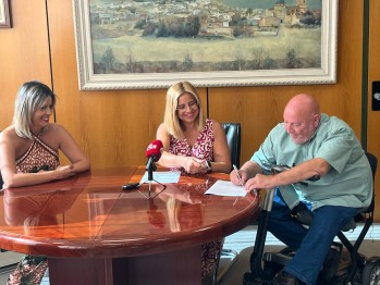 Convenio de colaboraci&oacute;n entre AMFI y el Ayuntamiento de Petrer para la gesti&oacute;n del aparcamiento del Mercado La Frontera