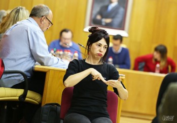 El primer pleno accesible a personas sordas apost&oacute; por recuperar el r&iacute;o Vinalop&oacute;