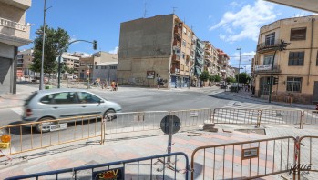 El tr&aacute;fico cambia entre las avenidas de Elda y Felipe V por la construcci&oacute;n de una glorieta en Petrer