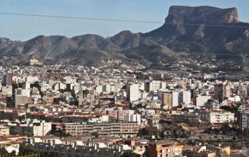 Las  familias en riesgo de exclusi&oacute;n de Elda recibir&aacute;n 150 euros