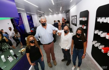 Fernando Romay inaugura en Elda la primera tienda f&iacute;sica de Finetwork