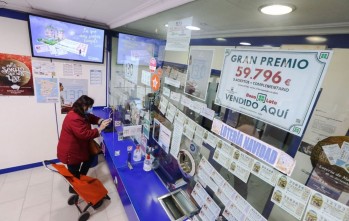 La Administraci&oacute;n de Loter&iacute;a n&uacute;mero 4 de Elda reparte el segundo premio de la Bonoloto